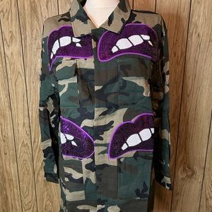 NWT
camouflage jacket with sequin lips. (purple or black)